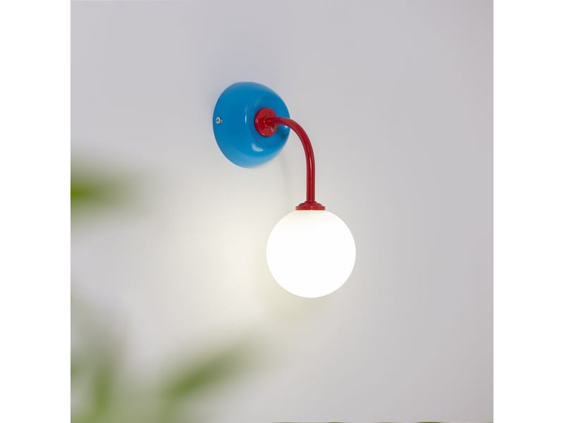  Applique murale enfant design moderne bleu et rouge avec boule en verre dépoli, source lumineuse 3 couleurs, lampe murale décorative pour chambre d'enfant, nursery et salle de jeux  - Conforama B