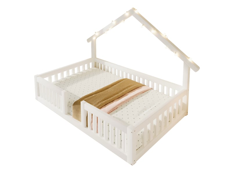  Lit enfant 90x200 cm en bois avec toit de maison, barrière de sécurité et guirlande led à interrupteur, blanc.  - Conforama A
