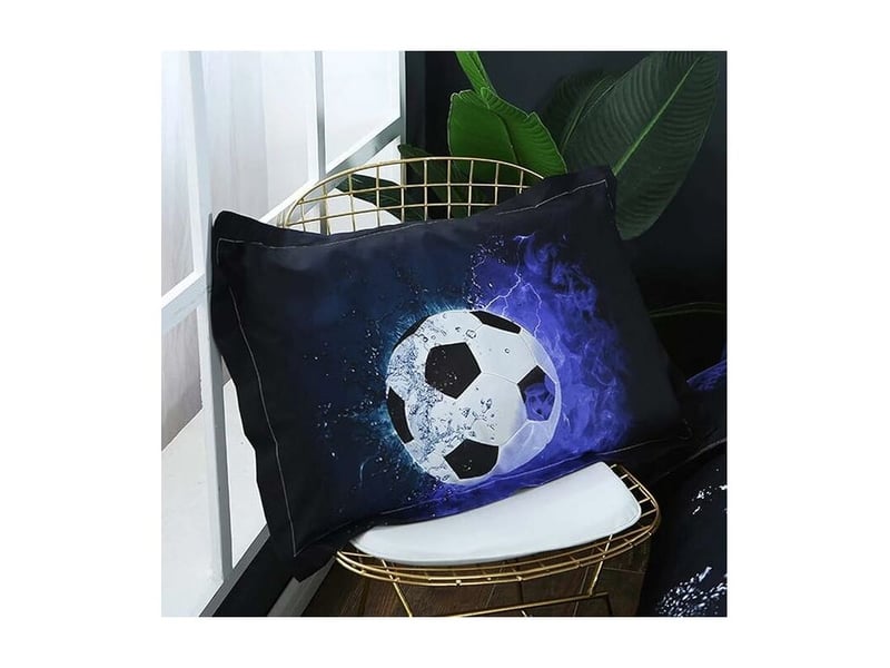  Housse de couette 200cm x 200cm modèle de football - parure de lit en microfibre 2 personnes avec fermeture éclair, housse couette avec 2 taie d'oreiller 50 x 75 cm (bleu)  - Conforama C