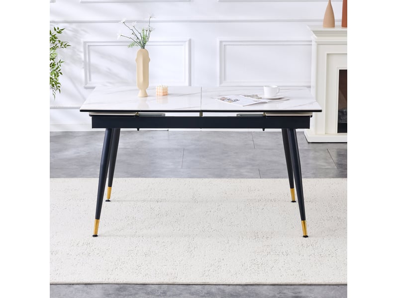 Table de salle à manger extensible en pierre frittée avec plateau effet marbre, structure en métal noir et pieds dorés  - Conforama D