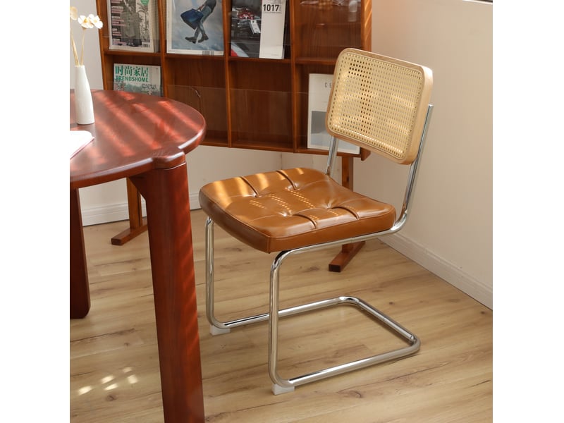  Lot de 4 chaises de salle à manger 56.9×45×85.9cm, structure métallique, empilables, rembourrage en polyuréthane, finition marron, style moderne  - Conforama E