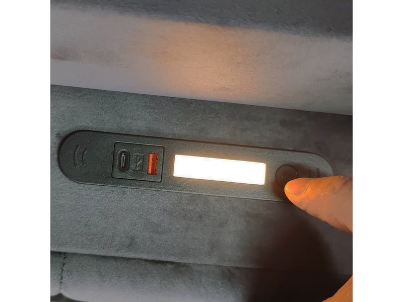  Lit capitonné 90x200, rangement hydraulique, veilleuse, usbtype-c, étagères, tête capitonnée – gris foncé velours  - Conforama E