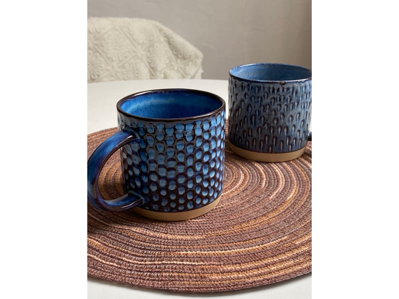  Mug en céramique, émail bleu à pois et décor en relief, 500 ml  - Conforama D