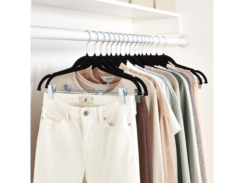  Cintres en velours avec pinces pour jupes lot de 24, noir  - Conforama D