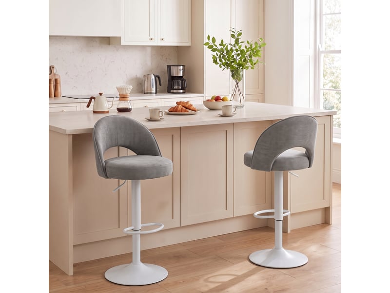 Lot de 2 tabourets de bar, chaises de bar réglables en hauteur, assise rembourrée en chenille, pivotant 360°, gris - Conforama A