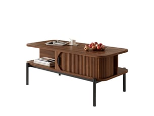 Table basse rectangulaire 100x45x43 cm avec 2 portes coulissantes rainurées, niches ouvertes, coins arrondis, pieds métal noir, mdf effet noyer