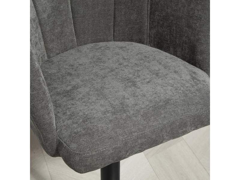  Tabouret de bar pivotant réglable avec repose-pieds, assise confortable et base métallique, polyester gris foncé  - Conforama E