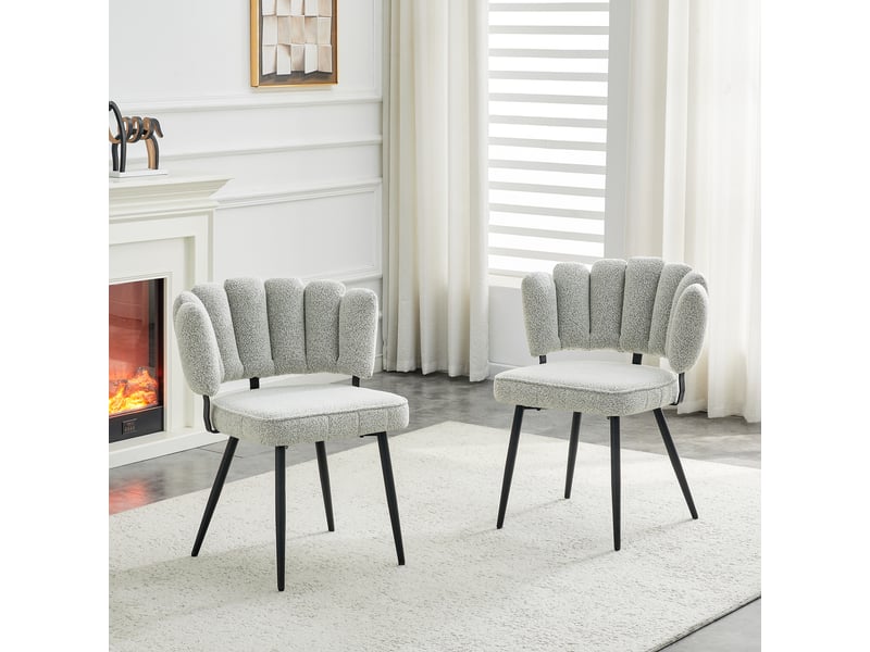  Lot de 2 chaises de salle à manger 48x46x80cm gris clair - en tissu bouclette (loopgarn) avec dossier en forme de fleur et pieds en métal noir  - Conforama C
