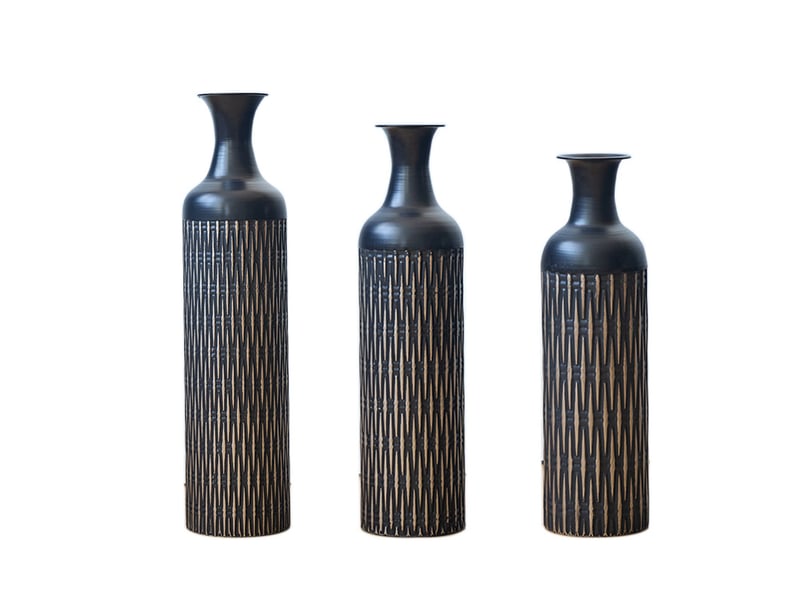  Lot de 3 vases de sol à rainures verticales en métal noir  - Conforama A