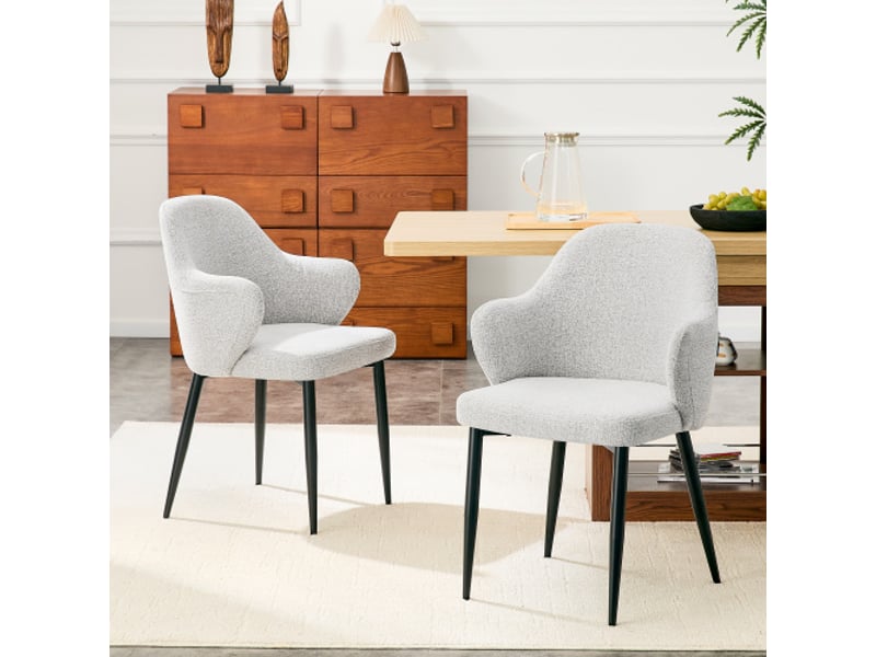 Ensemble de 2 chaises en tissu gris clair – hauteur 83 cm – pieds croisés en métal renforcé – dossier enveloppant - Conforama B