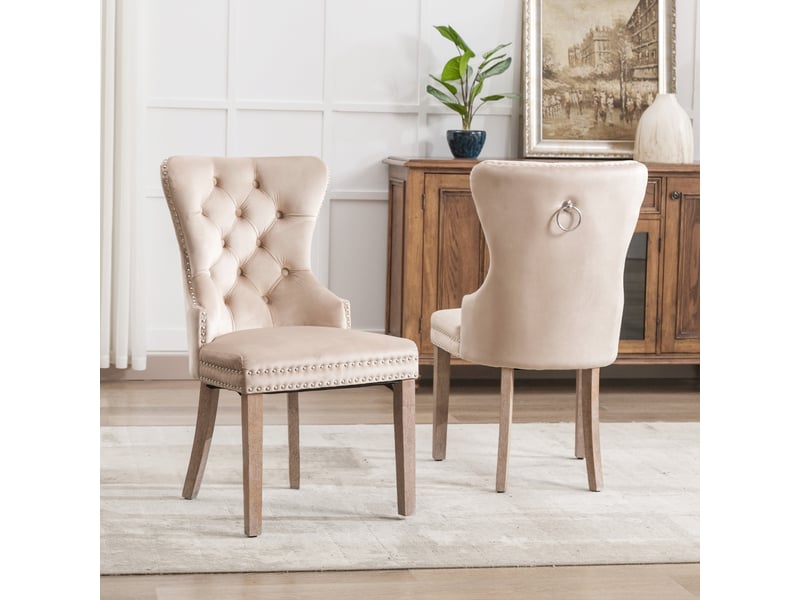  Lot de 2 chaises de salle à manger en velours beige – design capitonné avec anneau, clous décoratifs et pieds réglables effet usé  - Conforama D