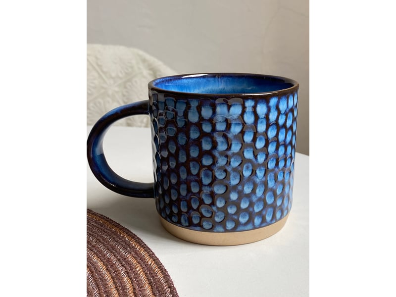 Mug en céramique, émail bleu à pois et décor en relief, 500 ml - Conforama C