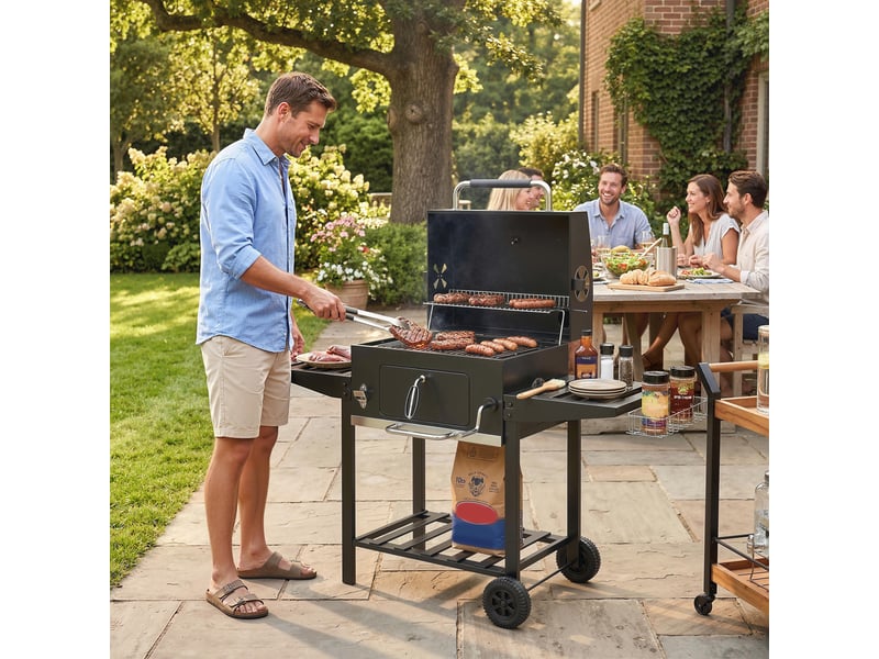  Barbecue à charbon sur roulettes avec grille réglable, thermomètre et tables pliantes  - Conforama D