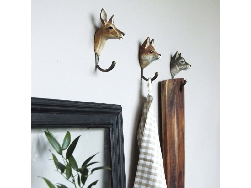  Patère animal en bois sculpté à la main et métal chevreuil  - Conforama E