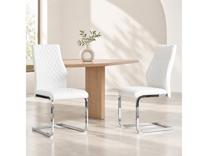 Lot de 2 chaises de salle à manger à dossier haut matelassé - piètement métal, simili cuir blanc et argent - Conforama C