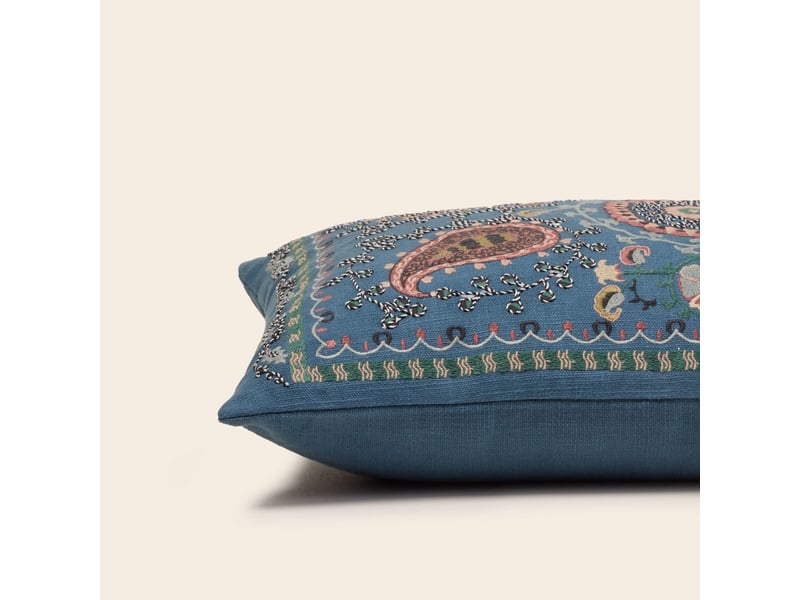  Housse de coussin en broderie paisley  mandana 26418 - Conforama C