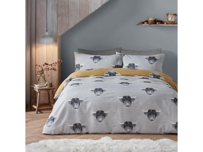  Housse de couette vache des highlands jaune ocre - 140 x 200 cm - 1 taie d'oreiller - design réversible (ocre et gris) - parure de lit vache de ferme en jaune moutarde  - Conforama D