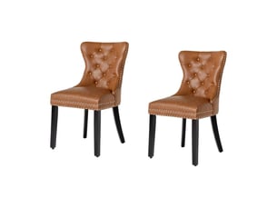 Lot de 2 chaises chesterfield regina caramel en cuir artificiel capitonné – anneau argenté, clous décoratifs et pieds noirs