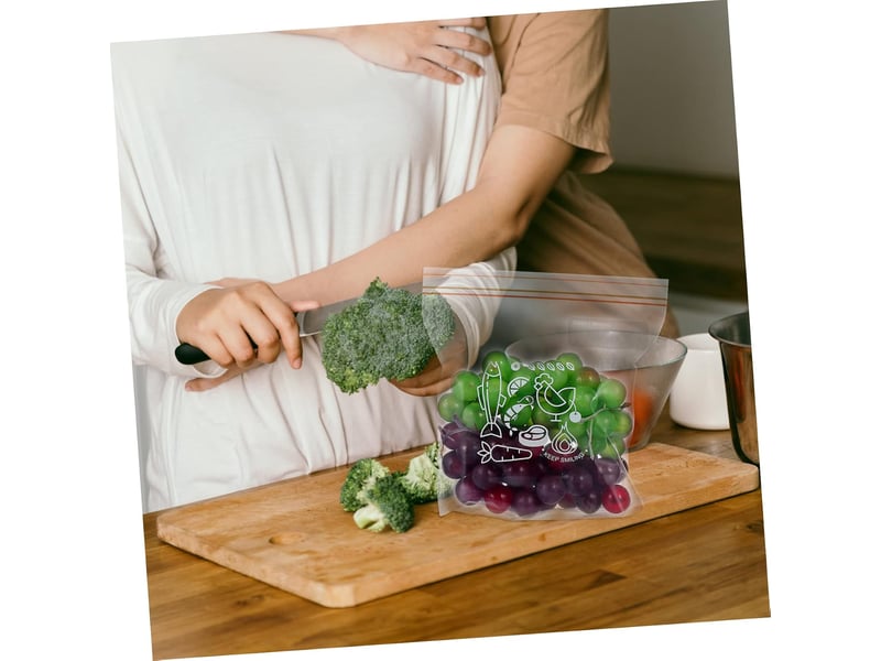 Lot de 60 petits sacs de conservation transparents et refermables. Idéaux pour conserver les fruits, les en-cas et les légumes. (16 x 14 cm) - Conforama C