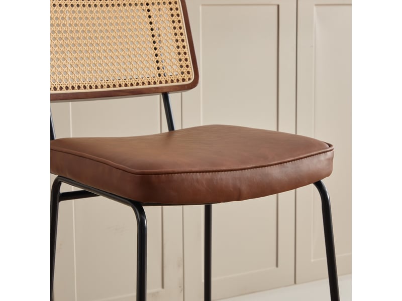  Tabouret de bar marron lot de 2 chaises de bar cuir pu vintage dossier aspect rotin pieds métal 96.5cm  - Conforama W