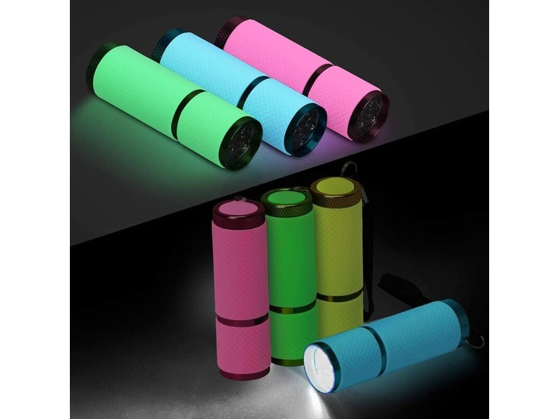  9 lampes de poche led phosphorescentes, lot de 4 petites lampes de poche recouvertes de caoutchouc avec sangles  - Conforama C