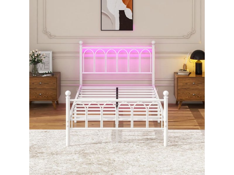  Cadre de lit en métal vintage - 120x200 cm - station de charge usb - éclairage led - support de lattes en acier blanc - Conforama C