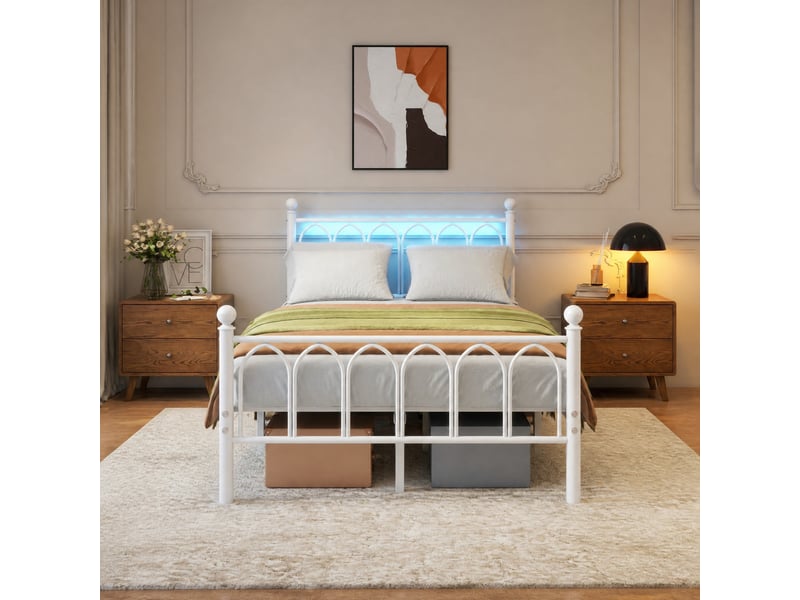  Lit 120 x 200 cm avec cadre métallique blanc, led et station de charge usb  - Conforama D
