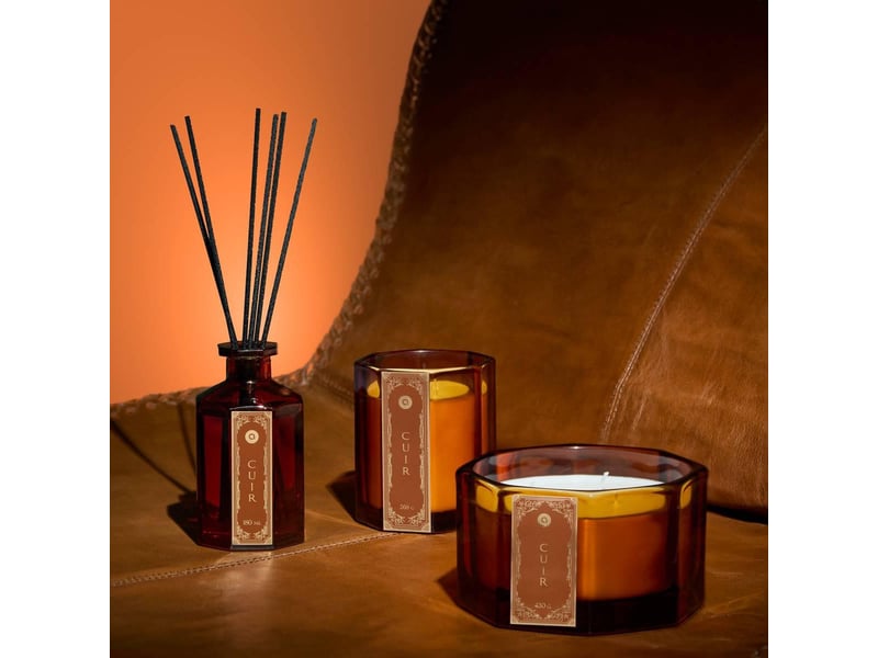  Bougie parfumée lucien hexagonale 265g cuir LUCIEN - Conforama C