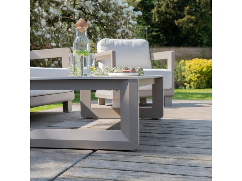  Salon de jardin bas 5p  en aluminium taupe avec plateau pierre calarossa 600812 - Conforama D