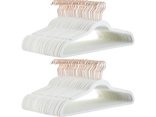 Lot de 30 cintres en velours pour costumes ivoire
