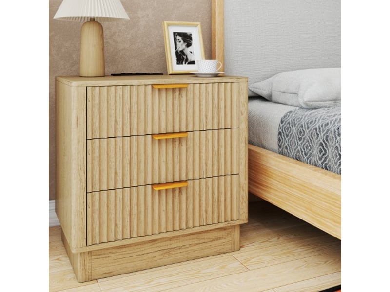  Table de chevet 60x40x60 cm avec prise intégrée et 3 tiroirs en bois d’ingénierie, coloris chêne clair  - Conforama B