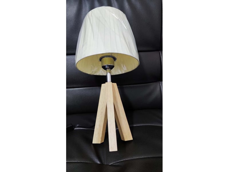  Lampe de table abat-jour en lin et socle en bois – h40cm  - Conforama C