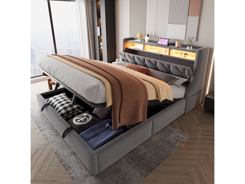  Lit coffre hydraulique 180 x 200 cm gris en velours avec tête de lit rabattable, rangements, led connectée, prises usb-c et pieds larges  - Conforama C